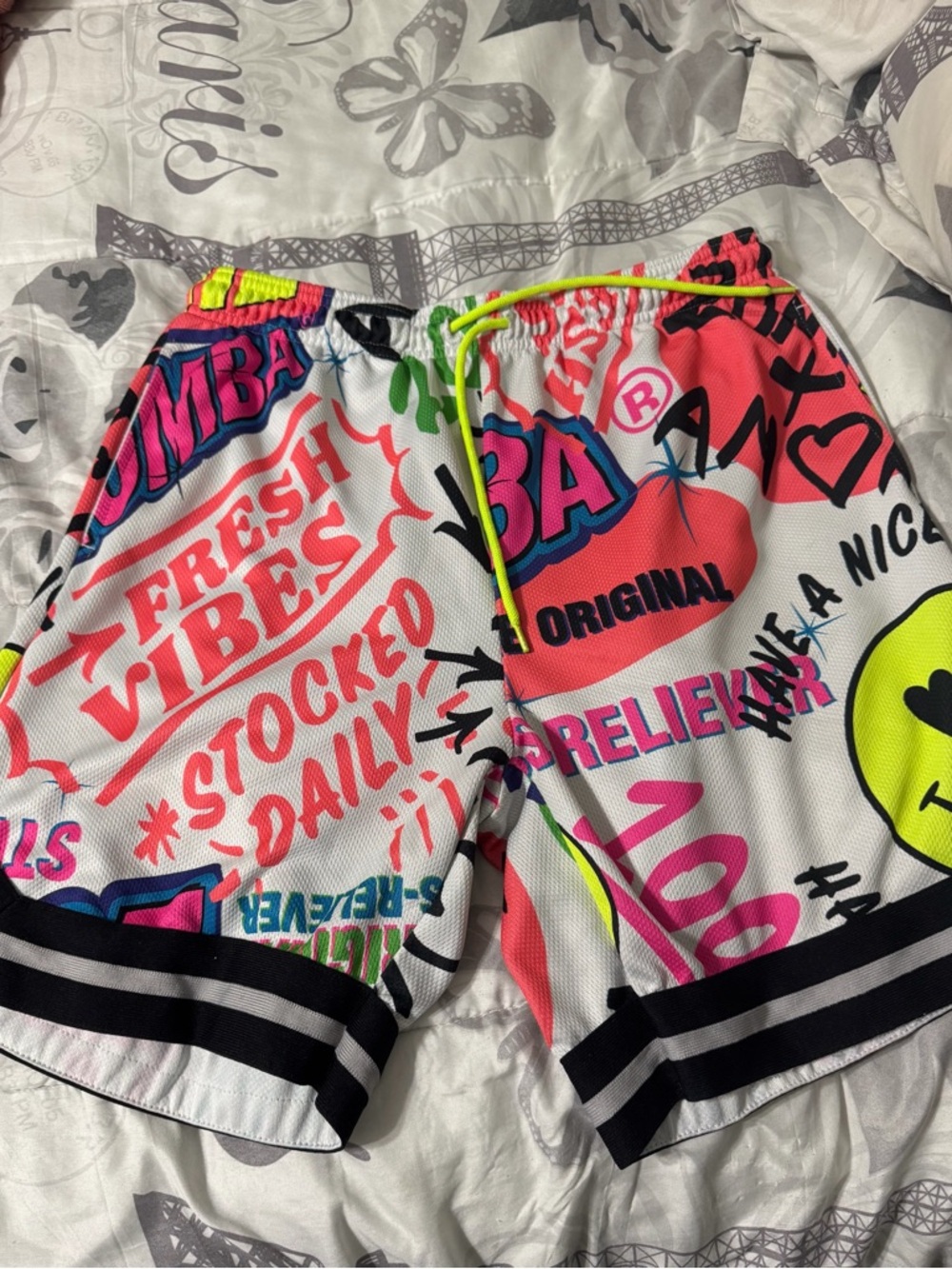Zumba Fitness Multicolor Graphic Print Men’s Shorts with Neon Drawstring